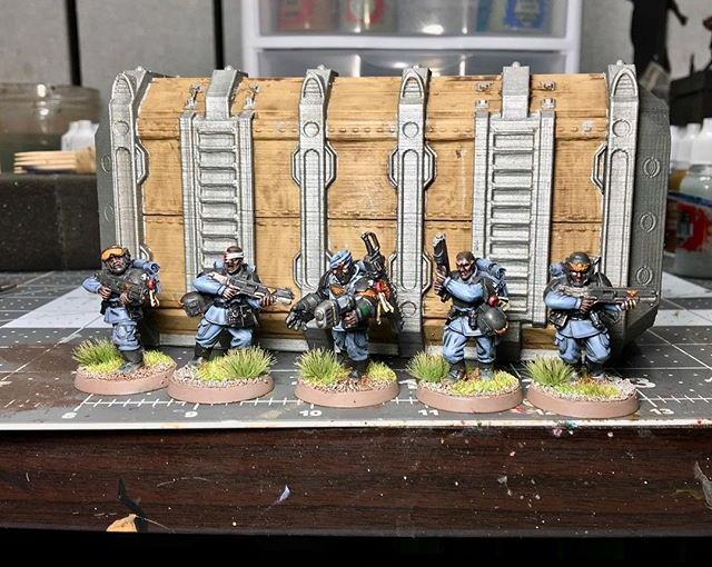 Little updates. Fatigues could use some highlights, as well as the armor. Container needs to be washed with Agrax. Slow and&nbsp;steady.